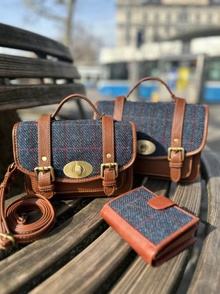 Ein Teil der Kollektion mit original Harris Tweed scottish blue.