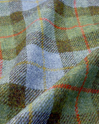 Detailaufnahme des Harris Tweed Stoffes highland check.