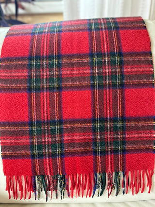 Der klassische Royal Stewart Tartan in weicher Kaschmirwolle.