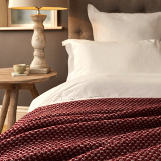 Dicke Wolldecke in rot im Tabby Design
