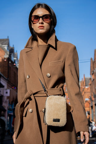 Umhängetasche original Schaffell ungefärbt