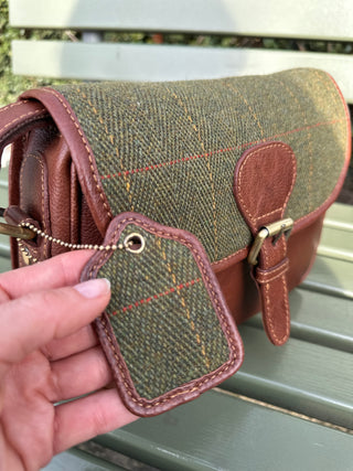 Tweed Saddle Bag Handtasche groß classic green