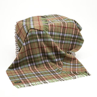 Dicke Shetland Wolldecke im Muted Green Tartan in Grün, Beige und Blau von House of Scotland