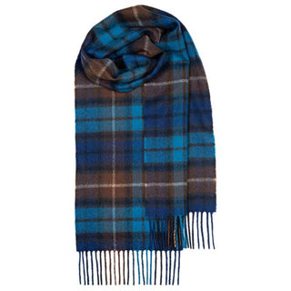 Klassischer Lammwollschal im Tartan Buchanan Blue von House of Scotland.