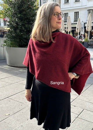Noble Wilde Poncho/Cape aus Merino Possum Sangria rot
